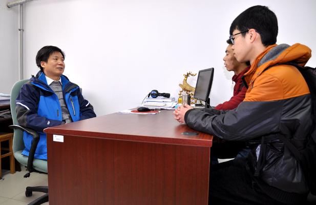 程旭东老师与学生座谈 郑健摄